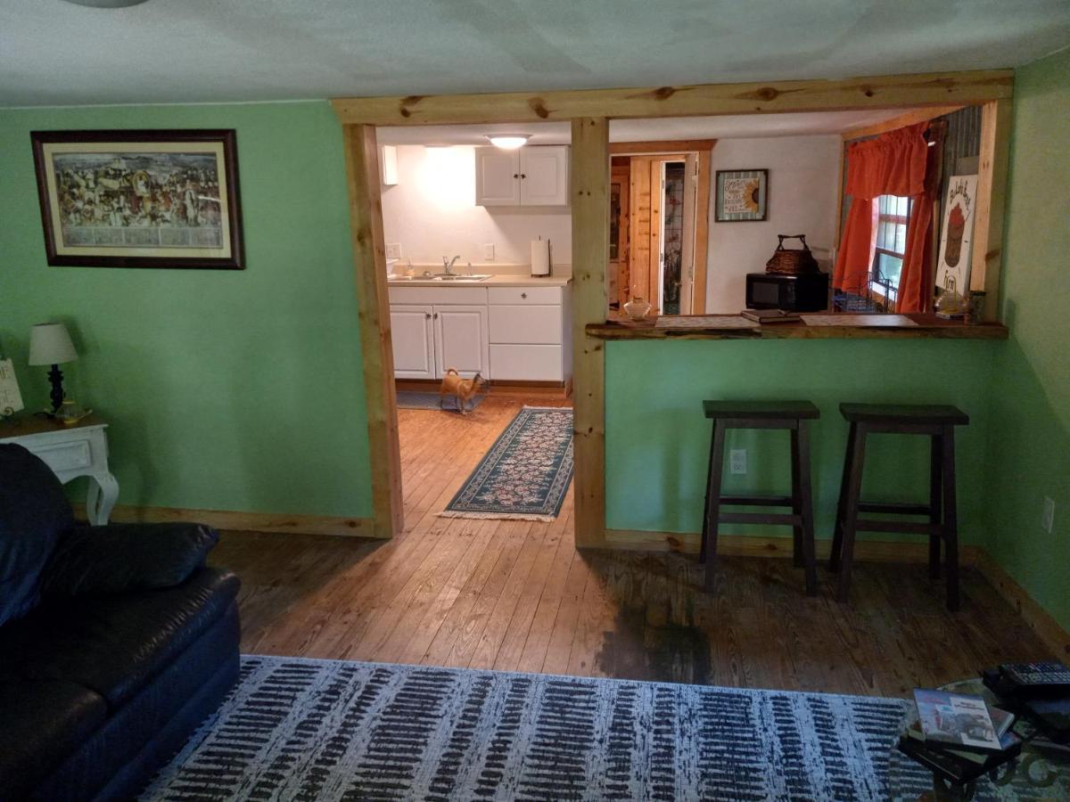 Adorable 1 Bedroom Honey House Rusk Exterior foto